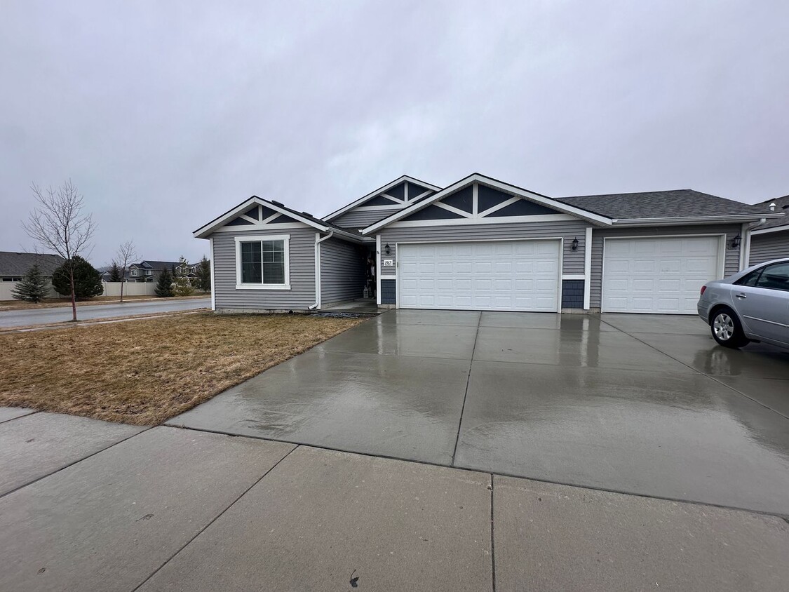 Foto principal - 3 bed 2 bath Rancher in Montrose a welcomi...