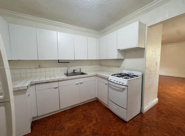 Foto del edificio - 1230 W 54th St
