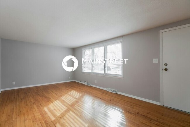 Foto del edificio - 3 Bedroom Pet-Friendly Home in Kansas City, MO with Main Street Renewal