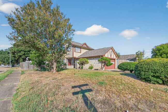 Foto del edificio - 8014 Crestwick Dr