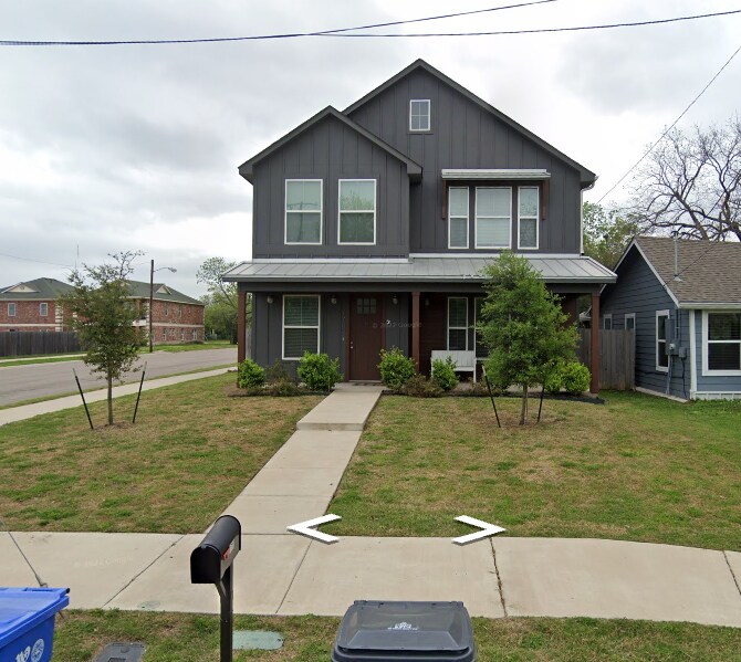 Primary Photo - 1700 Bagby