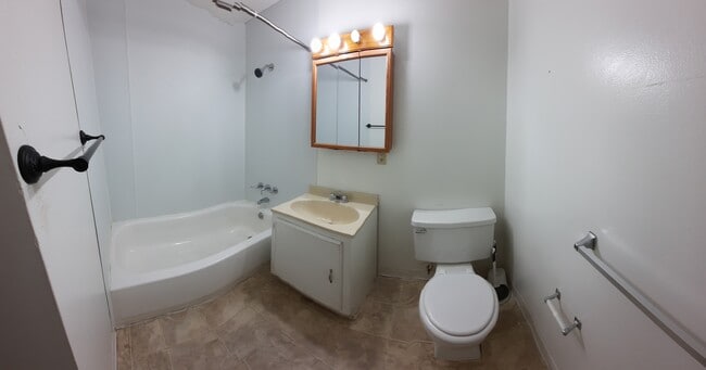 Bathroom - 1310 E North St