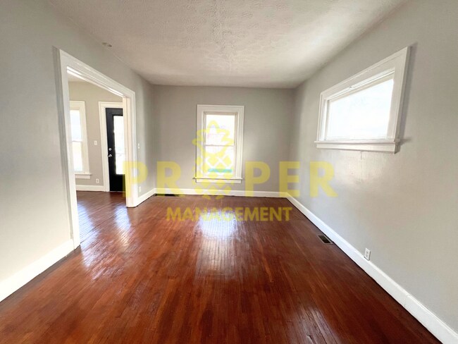 Building Photo - 4 bedrooms 2 full bathrooms house for rent