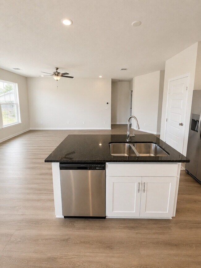 Foto del edificio - "Charming 4-Bedroom Haven with Spacious Living in Bryan, TX!"