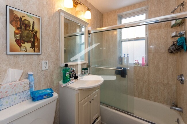 Building Photo - Beautiful 3 bd in Brookline