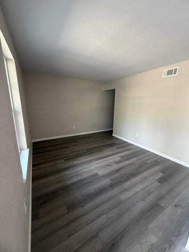 Foto del edificio - 122 Hampton Dr