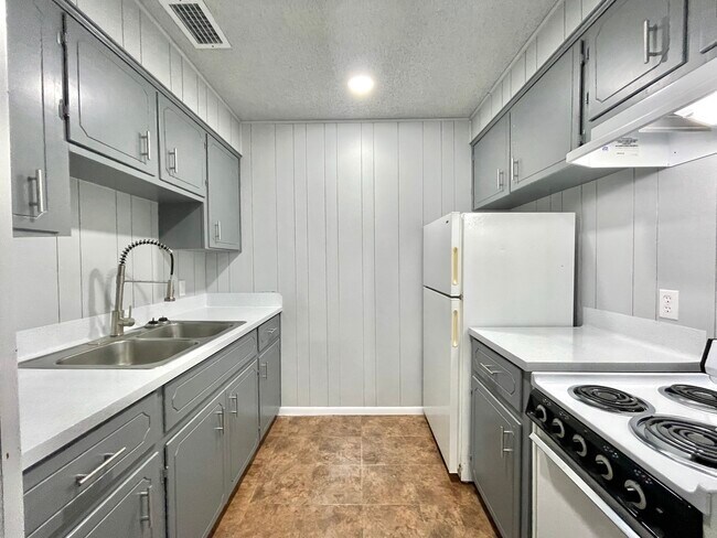 Foto del edificio - 301 E 4th St