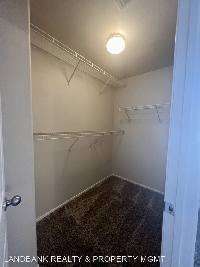 Building Photo - 4 br, 2.5 bath House - 8007 Duneville St