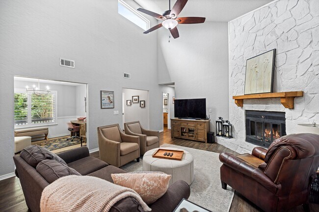 Building Photo - 507 Nassau Dr