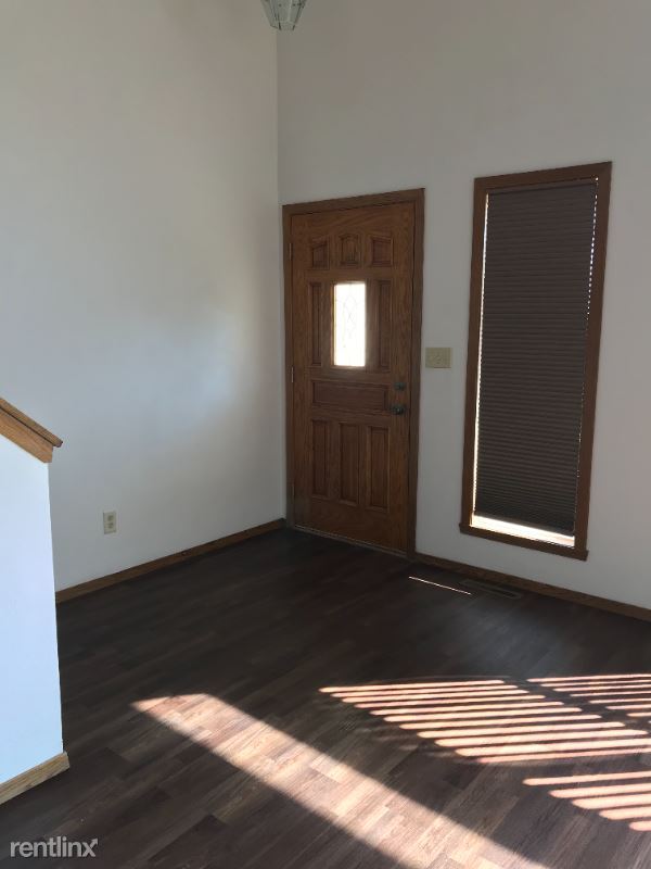 Building Photo - 3 br, 2 bath House - 6474 Wicklow Close
