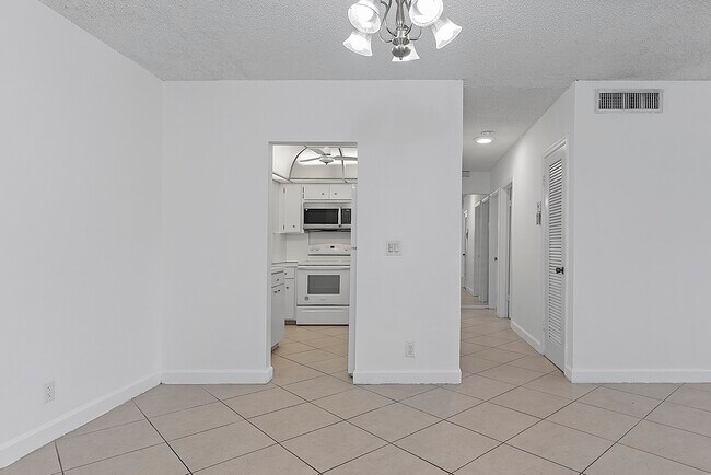 Foto del edificio - 5700 NE 22nd Way