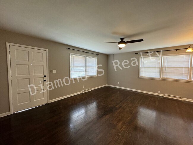 Foto del edificio - 2742 S Stewart Ave