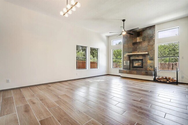 Foto del edificio - Completely Remodeled Stylish Home in La Villa Serena