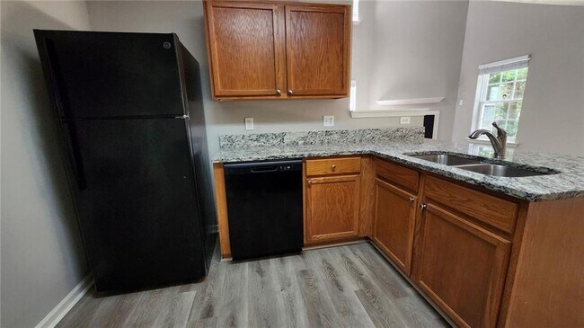 Building Photo - 281 Silver Ridge Dr