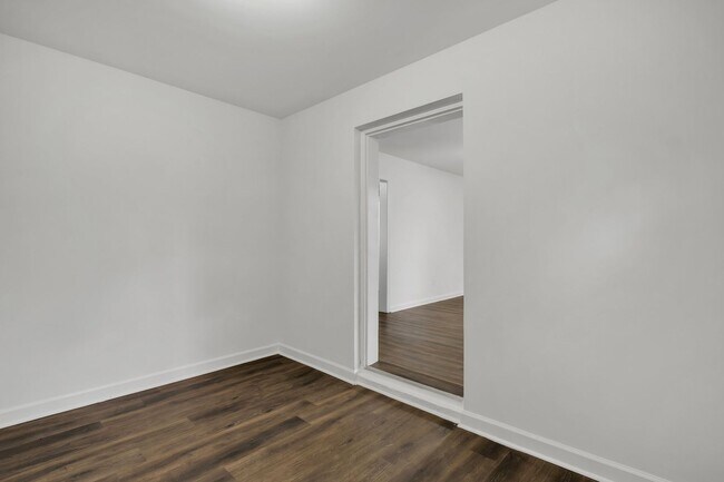 Building Photo - 242 S Lipona Rd