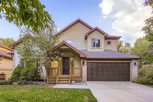 Building Photo - Spacious 5BR/3.5BA Boulder House - Availab...