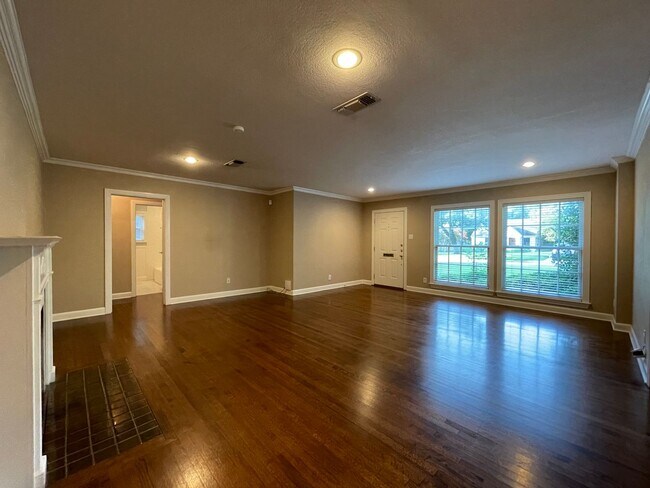 Foto del edificio - COMING SOON --3 BEDROOM 2 BATH HOME IN TCU AREA