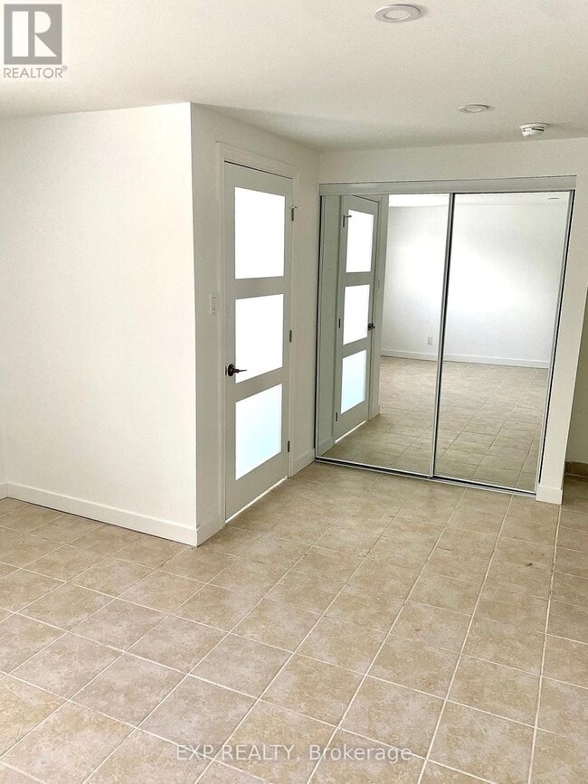 Building Photo - 2042 Tawney Rd