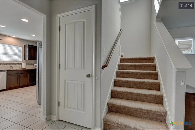 Building Photo - Beautiful and Convenient! 3 bed 2 1/2 bath...