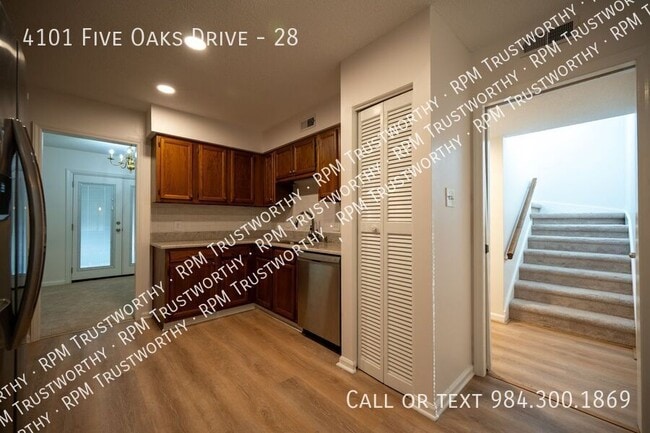 Photo - 4101 Five Oaks Dr House