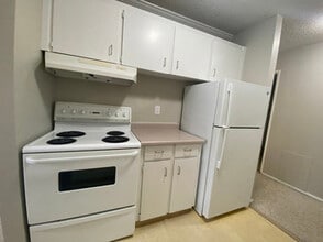 Building Photo - Hearth Manor