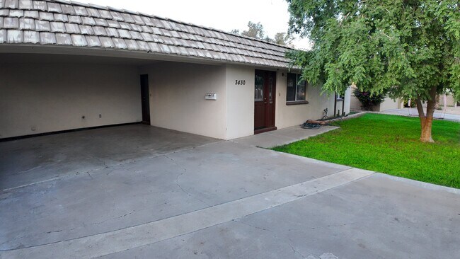 Foto del edificio - 3430 E Indianola Ave