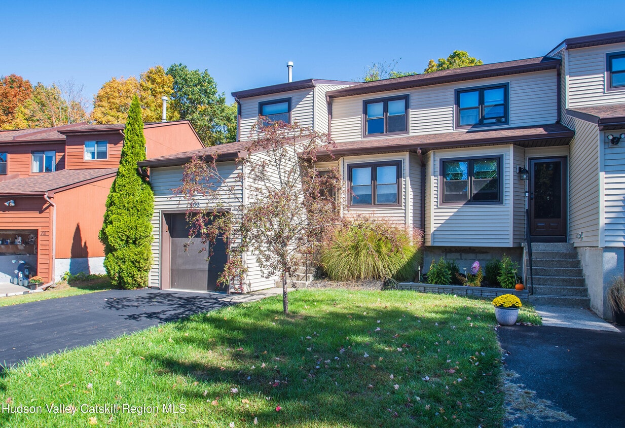 Primary Photo - 200 Sterling Pl