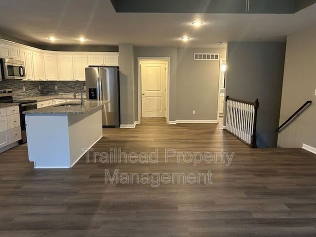 Building Photo - 605A S Hillcrest St