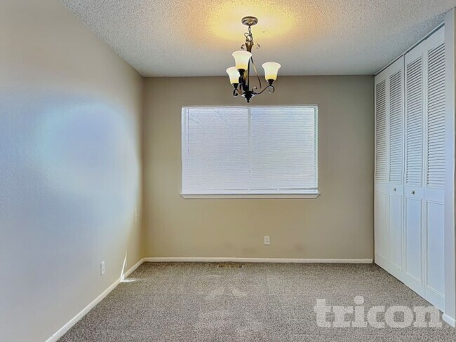 Foto del edificio - 1270 Kings Row