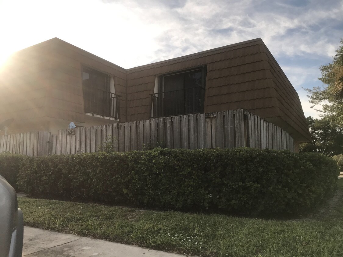 Foto principal - 250 Charter Way