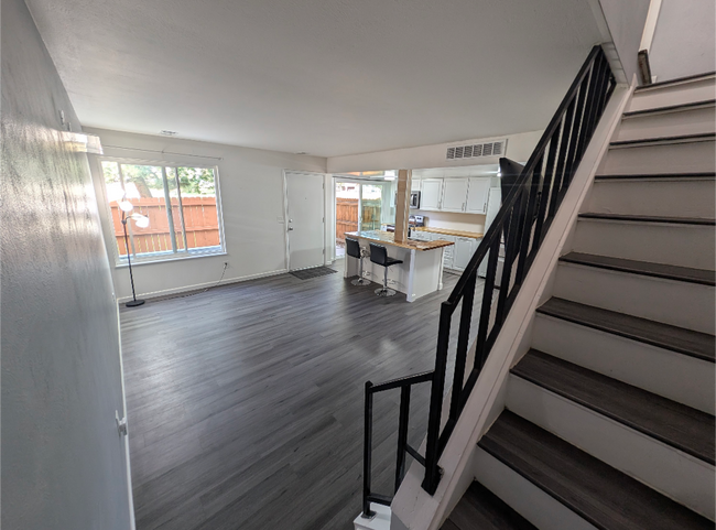 Foto del edificio - 7998 Chase Cir