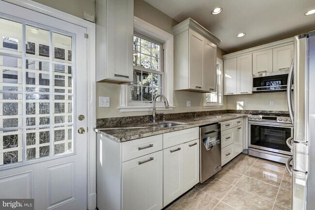 Foto del edificio - 4910 Hillbrook Ln NW