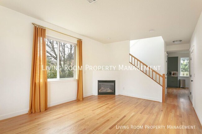 Building Photo - Stunning Montavilla Townhome With Newly Re...
