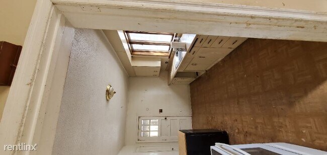 Building Photo - 231 1st St S