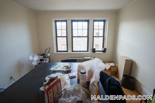 Building Photo - 349 Pleasant St