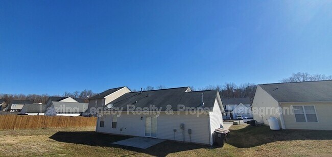 Foto del edificio - 4613 Mallard Creek Dr