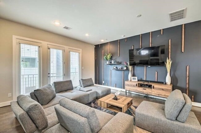 Foto del edificio - 2403 Everett St