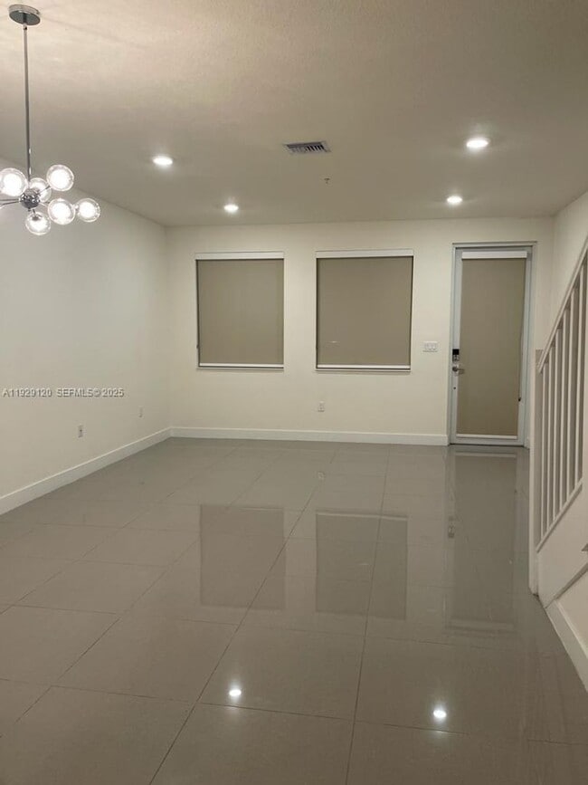 Foto del edificio - 6416 NW 102nd Ct