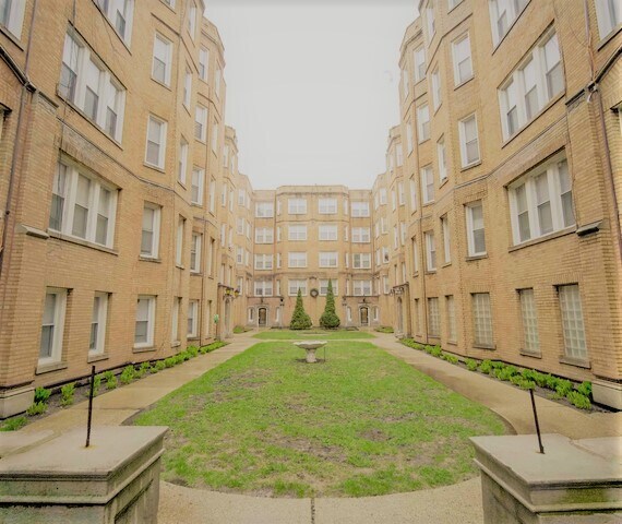 Primary Photo - 1359 W Estes Ave