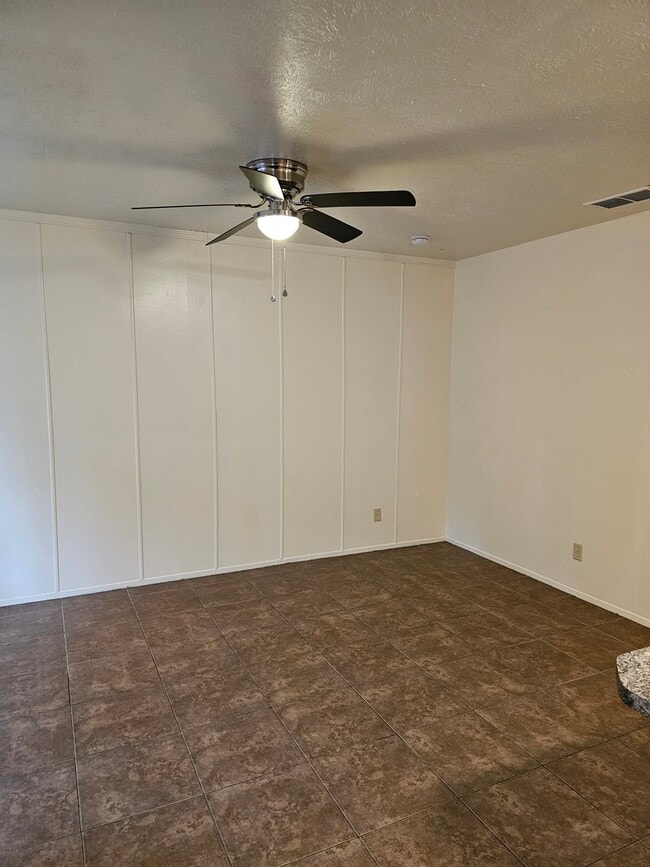 Building Photo - 2942 Bernice Dr