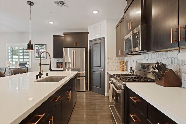 Foto del edificio - Spacious 5 Bedroom Home in Lodi with 1st f...