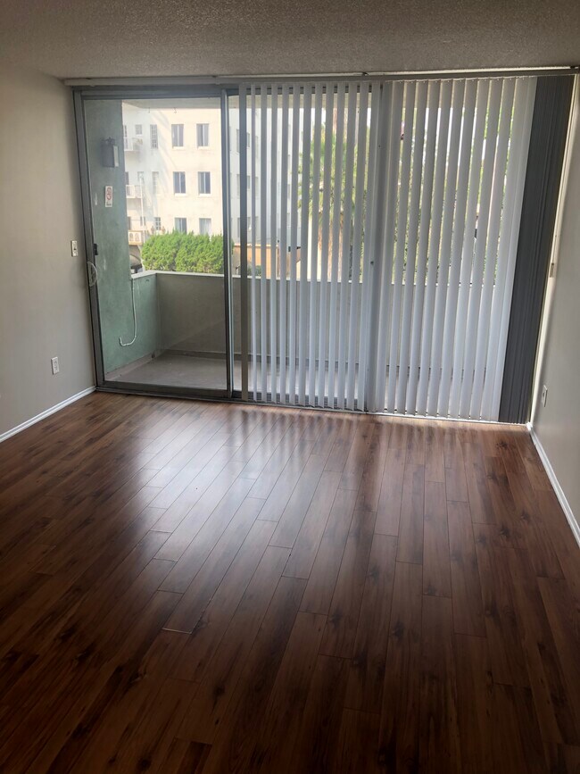 Foto del edificio - 1830 N Kingsley Dr