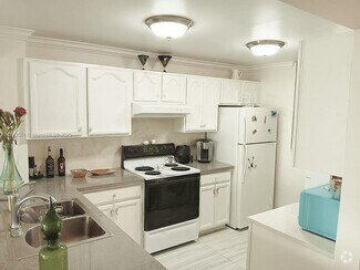 Building Photo - 9900 S Ocean Dr