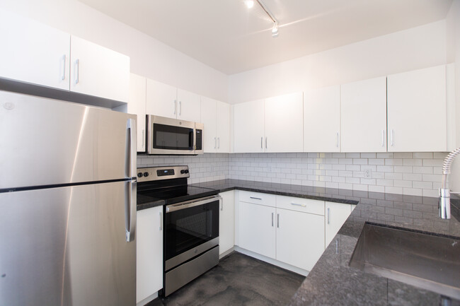 Studio - 3625 N 16th St