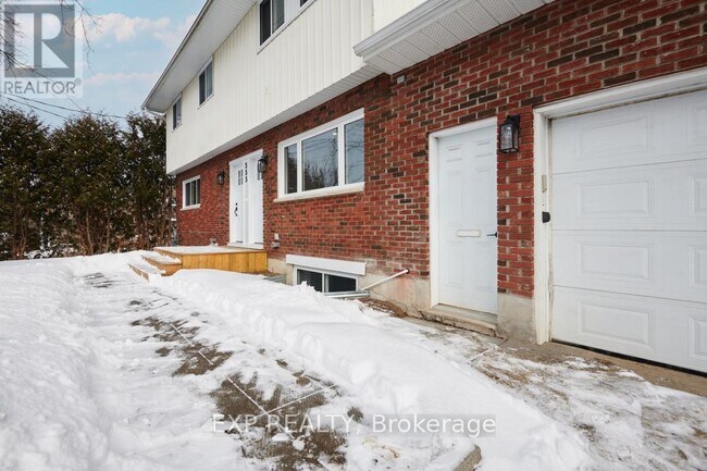 Building Photo - 555 Churchill Ave N