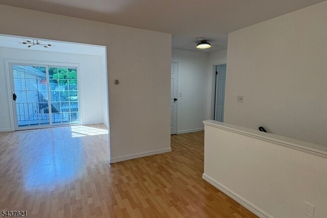 Foto del edificio - 470 Valley Rd