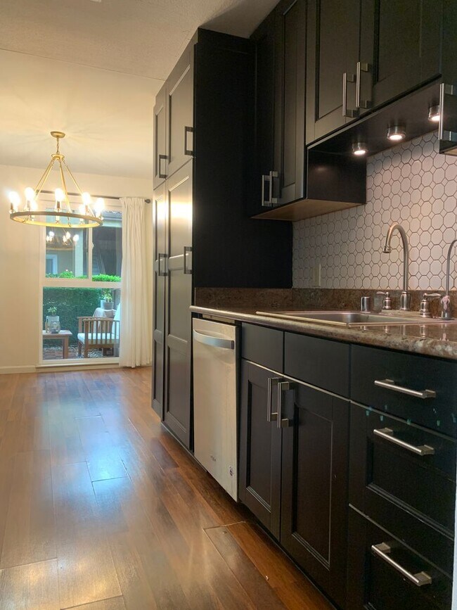 Building Photo - 2 Bedroom 1 Bathroom available in San Jose