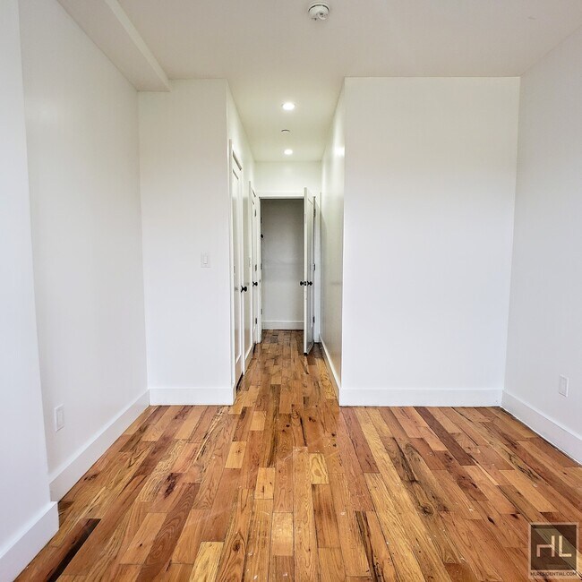 Building Photo - MODERN 2 BEDROOM APARTMENT LIBERTY AVE