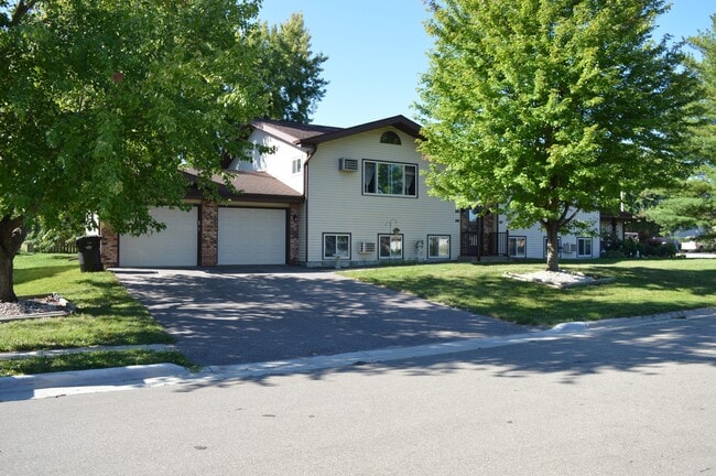 Building Photo - 548 Seminole Way