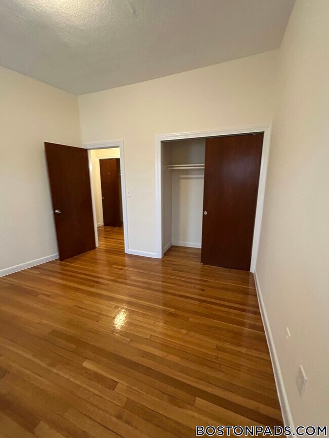 Foto del edificio - 180 N Beacon St